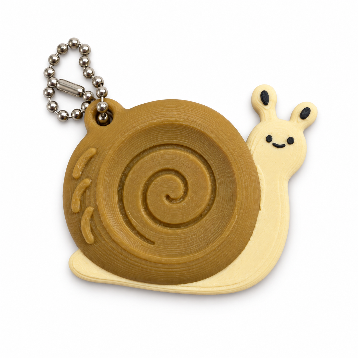 Worry Stone Lumachina AIRA con guscio a spirale, rilievi sensoriali e catenella argentata su sfondo bianco.