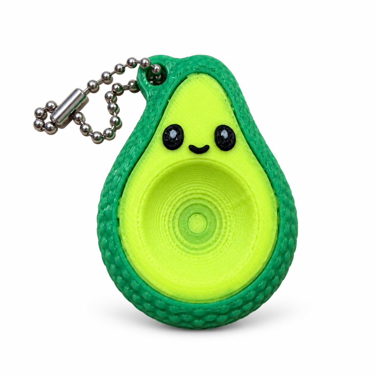 Worry Stone Avocado AIRA verde con incavo circolare, cornice con piccoli rilievi e catenella argentata su sfondo bianco.